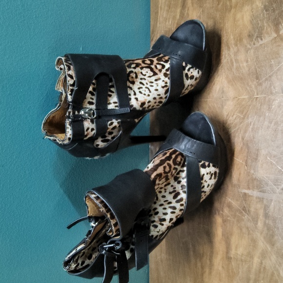 Cheetah print L.A.M.B. High heel - Picture 2 of 4